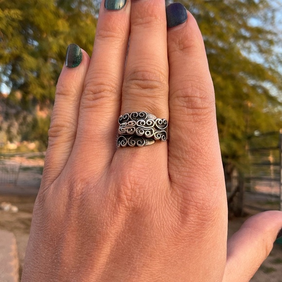 Jewelry - Sterling Silver Swirl Ring